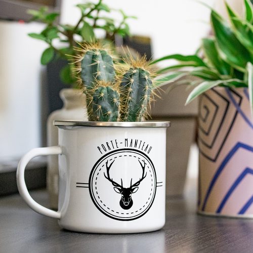 Mug émaillé avec un cerf en cache pot pour cactus