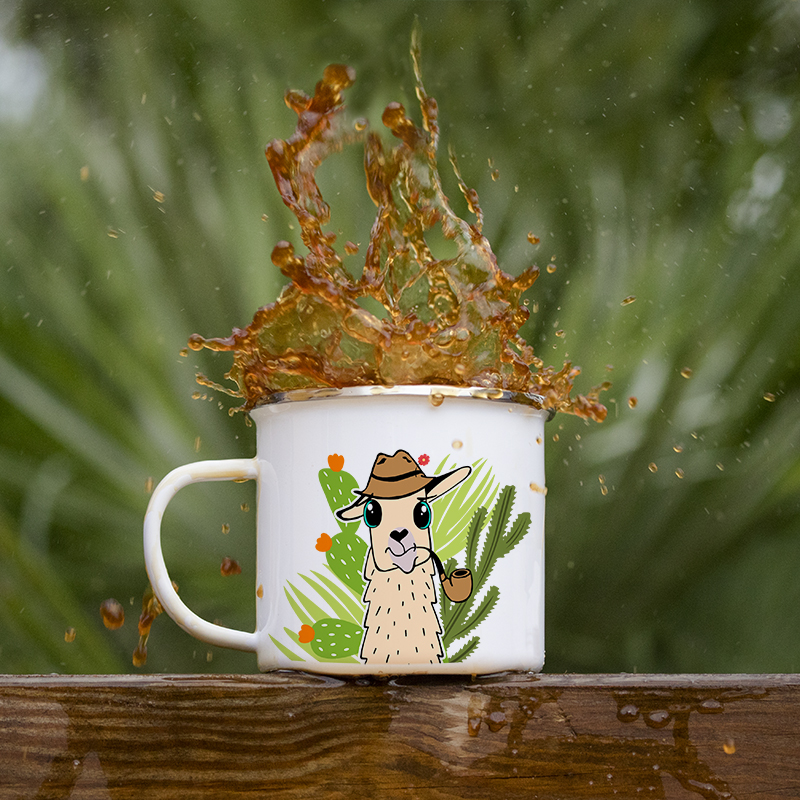 Mug émaillé avec un lama et des cactus