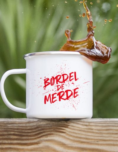 Typographie énervée rouge pour personnaliser vos mugs