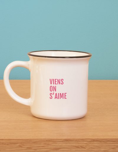 Typographie simple rose pour personnaliser un mug céramique