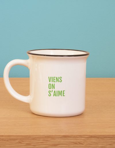 Typographie simple verte pour personnaliser un mug céramique