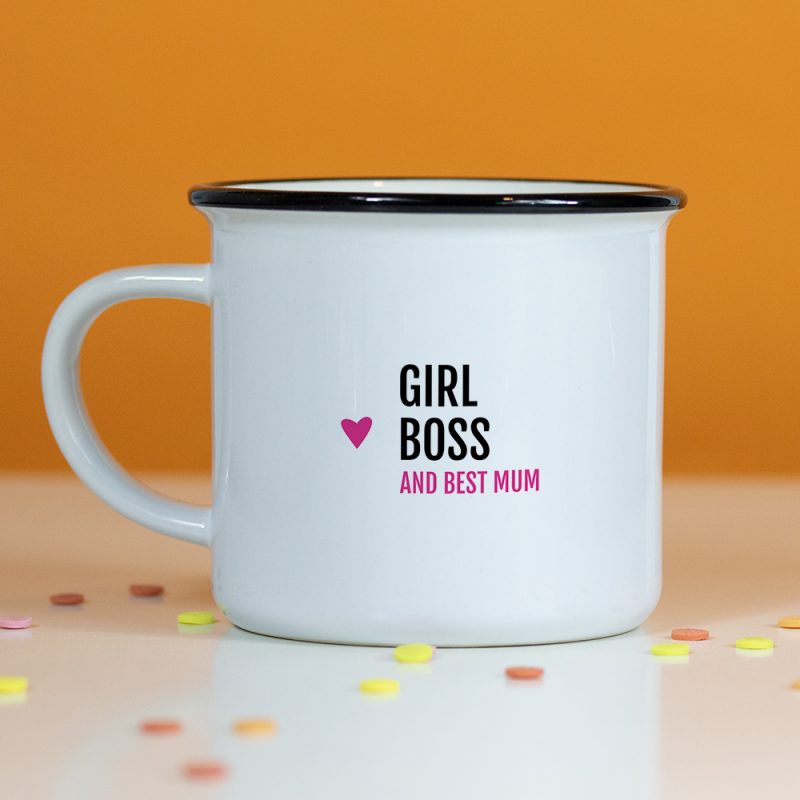un mug en céramique sur fond orange girl boss and best mum
