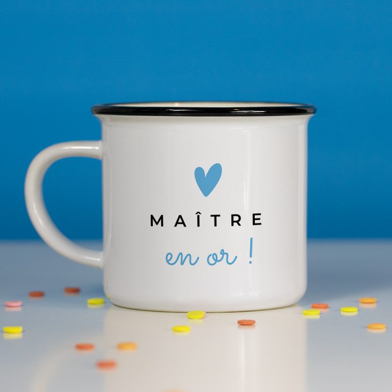Mug maître en or sur fond bleu